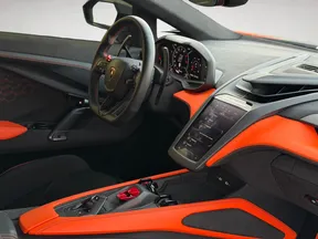 Lamborghini Revuelto 2024