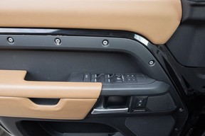 Land Rover Defender 110 2025