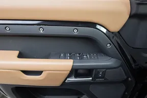 Land Rover Defender 110 2025