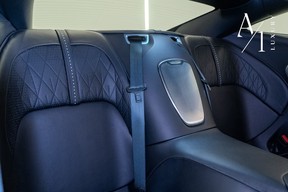 Aston Martin DB12 2024