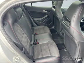 Mercedes-Benz GLA 200 2015