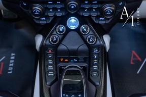 Aston Martin V8 Vantage 2021