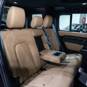 Land Rover Defender 110 2025