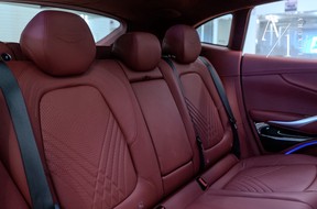 Aston Martin DBX 2023