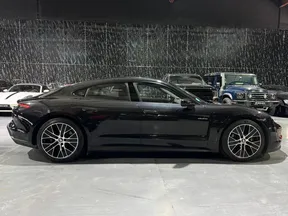 Porsche Taycan 2023