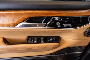 Jeep Grand Wagoneer 2023