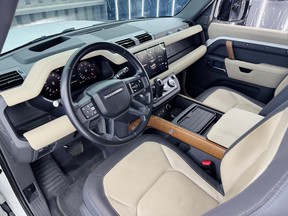 Land Rover Defender 2023