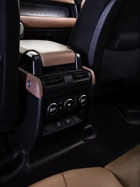 Land Rover Defender 110 2025