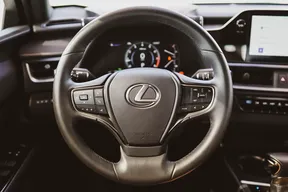 Lexus UX 2023