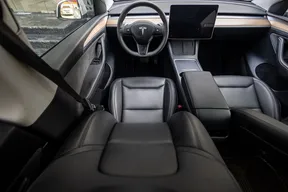 Tesla Model Y Standard Range 2023