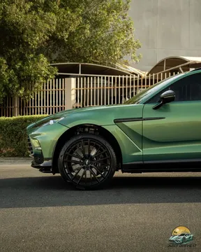 Aston Martin DBX 2025
