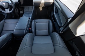 Tesla Model Y Long Range 2024