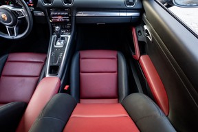 Porsche Cayman 718 2024