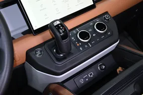 Land Rover Defender 110 2024