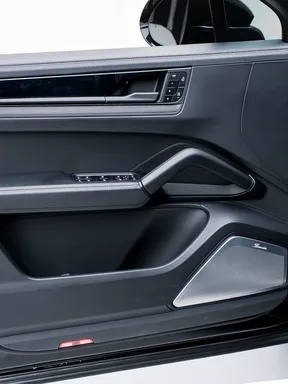 Porsche Cayenne GTS 2025