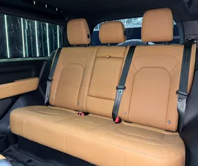 Land Rover Defender 2023