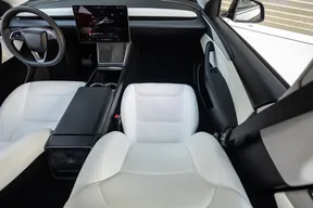 Tesla Model Y Long Range 2025
