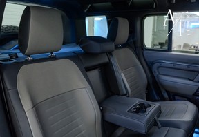 Land Rover Defender Octa 2025