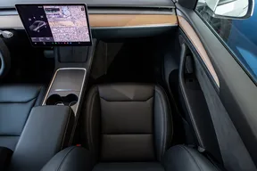 Tesla Model Y Long Range 2024