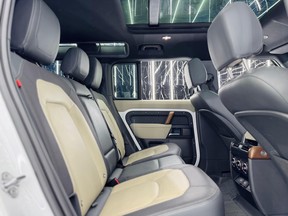 Land Rover Defender 2023