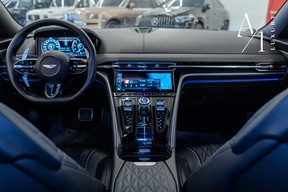 Aston Martin DB12 2024