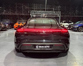 Porsche Taycan 2023