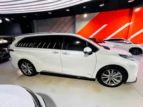 Toyota Sienna / Granvia 2025