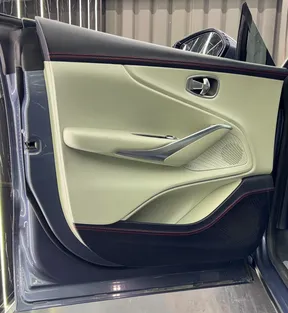 Aston Martin DBX 2021