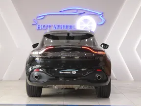 Aston Martin DBX 2022
