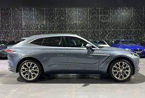 Aston Martin DBX 2021