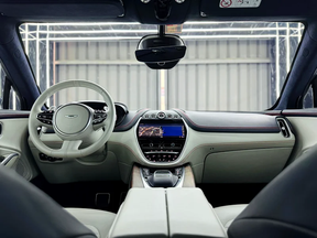 Aston Martin DBX 2021