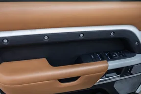 Land Rover Defender 130 2023