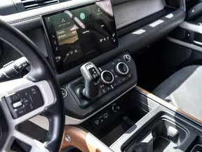 Land Rover Defender 110 2023