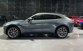 Aston Martin DBX 2021