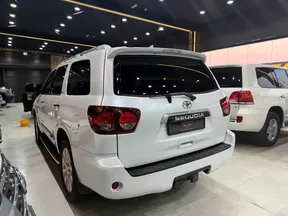 Toyota Sequoia 2022
