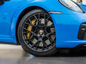 Porsche 911 Carrera 4 GTS 2023