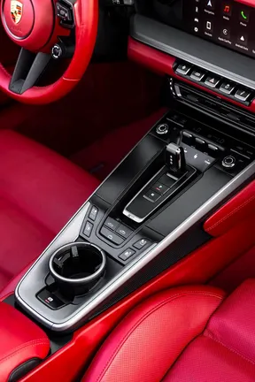 Porsche 911 Carrera 4 GTS 2024