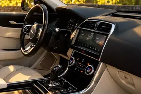 Jaguar XE 2020