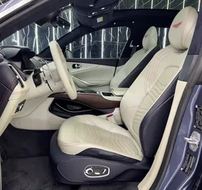 Aston Martin DBX 2021