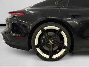 Porsche Taycan 2023