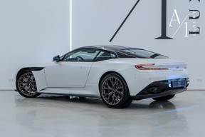 Aston Martin DB12 2024
