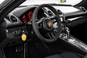 Porsche Cayman 718 GT4 2023