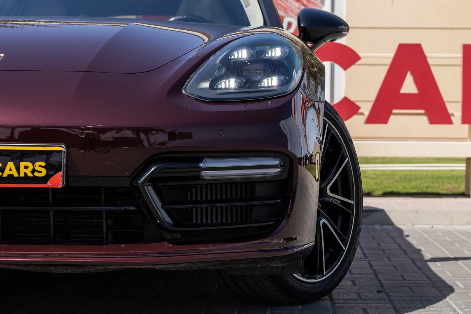 Porsche Panamera Turbo Sport Turismo 2018 | 价格：279750 AED
