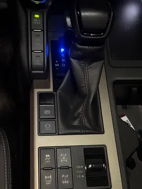Toyota Land Cruiser Prado 2025