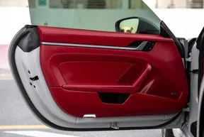 Porsche 911 Carrera 4 GTS 2024