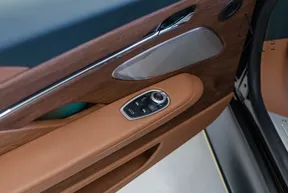 Aston Martin DB12 2025