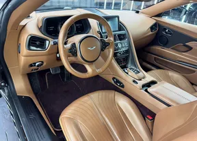 Aston Martin DB11 2018
