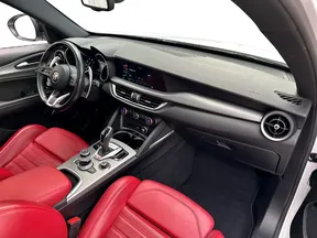 Alfa Romeo Stelvio 2023