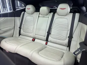 Aston Martin DBX 2021