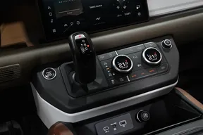 Land Rover Defender Octa 2022